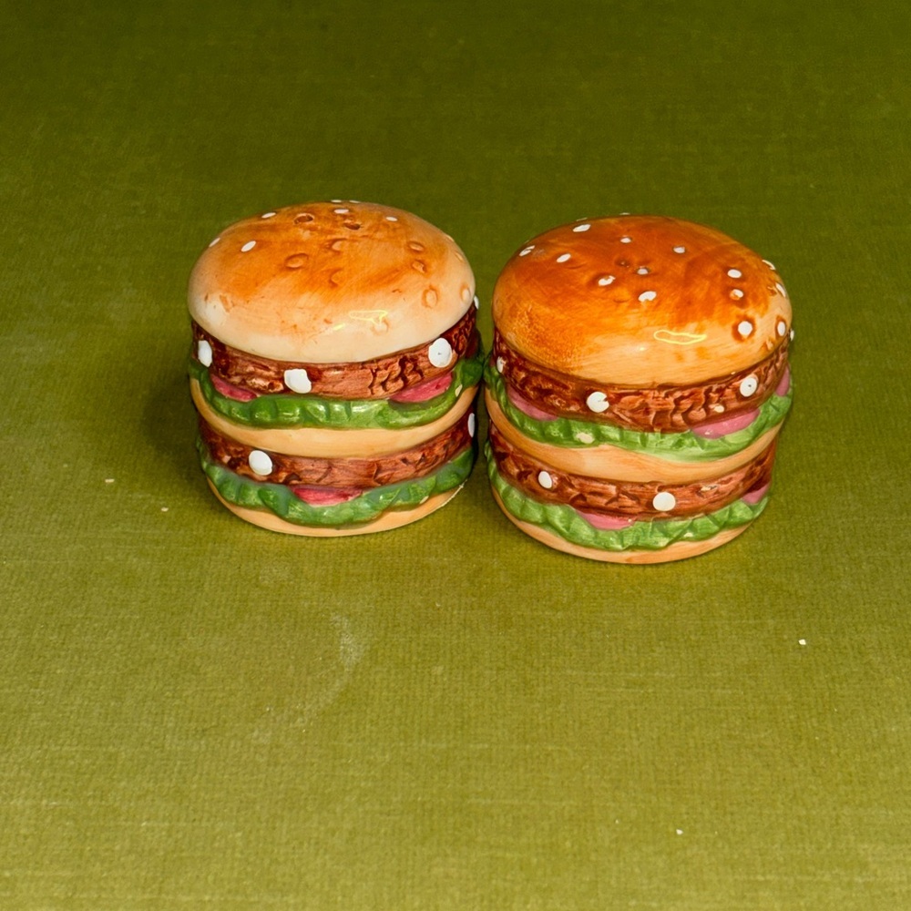 Nice Vintage HAMBURGER Ceramic Shaped Salt & Pepper Shakers Set - Picture 5 of 10
